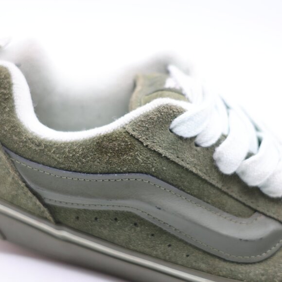 Athletic_Shoes